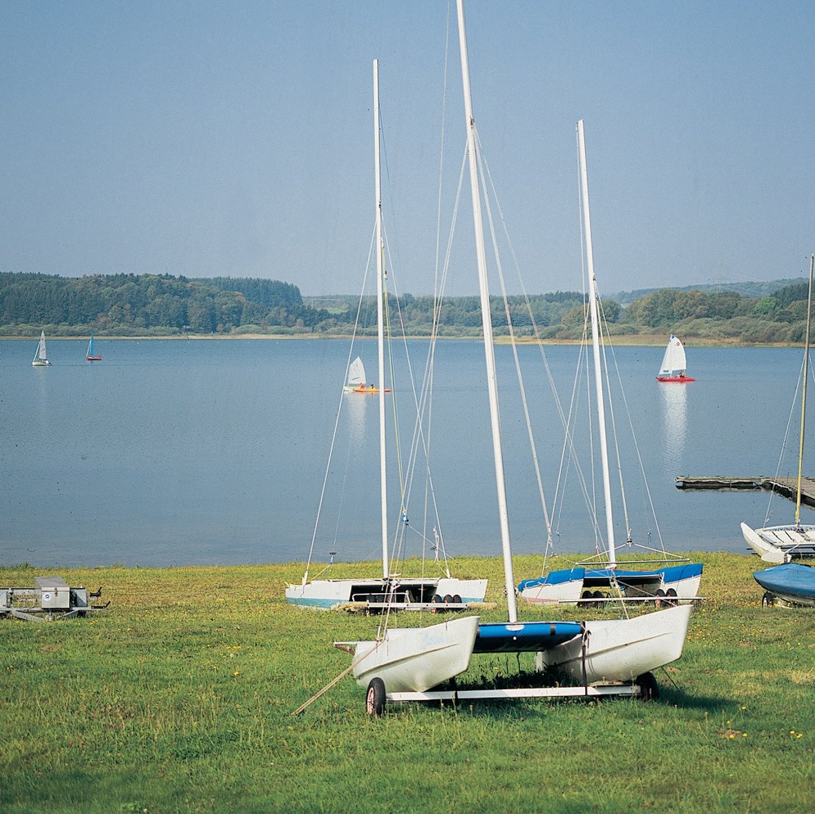 Im Ortsgebiet von Rehe (VG Rennerod/Westerwald) befindet sich der größte Teil der Krombachtalsperre. Neben der Stromerzeugung dient sie dem Hochwasserschutz und der Naherholung mit einem Feriendorf, Campingplätzen, Segelund Surfmöglichkeiten.